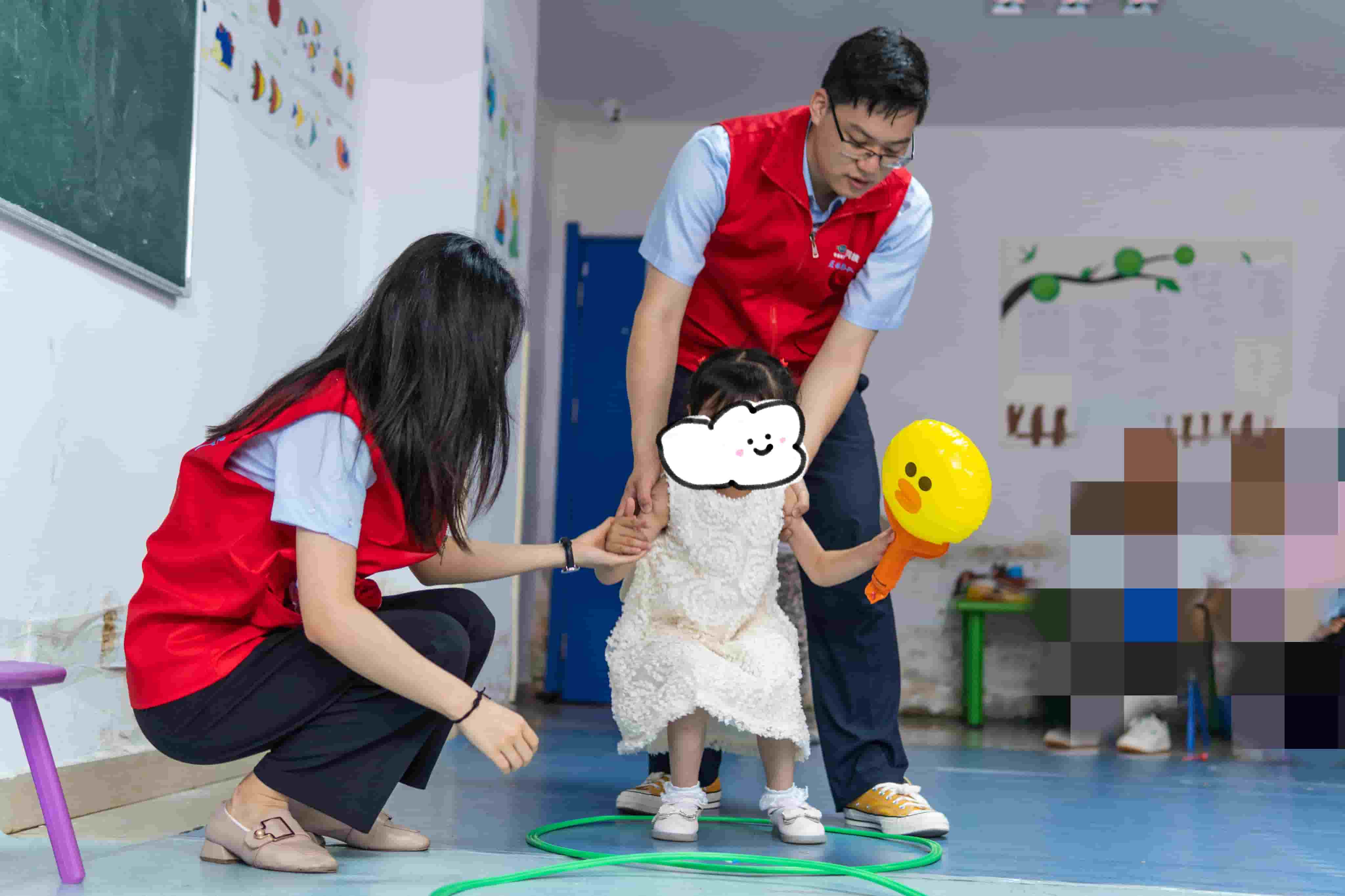 freecompress-2022年6月1日，藍鴿志愿服務隊與合肥思語兒童康復中心的孩子們一起歡度節日（2）