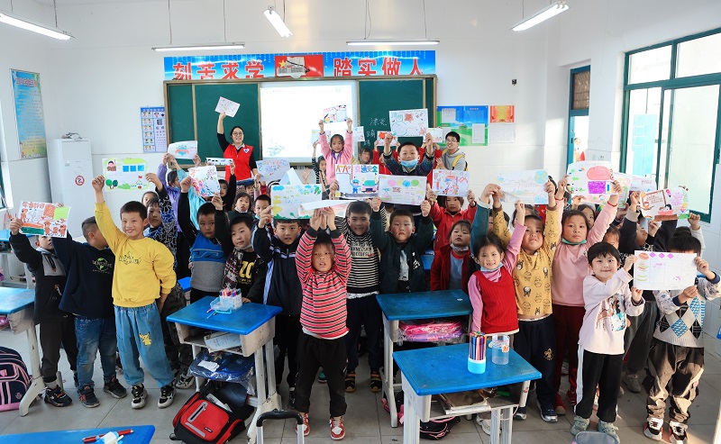 1720598668656 2021年11月5日,藍鴿志愿服務隊攜手安徽向日葵公益助學服務中心到大別山區(qū)開展公益助學活動(1)